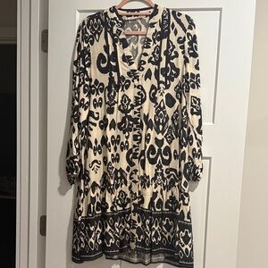 Chic Black and White Long Sleeve Dress